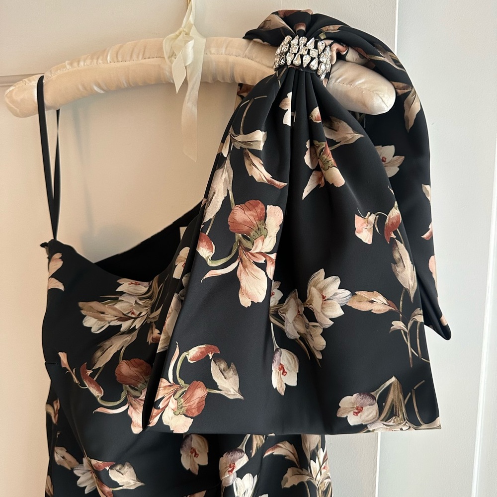 Sachin + Babi Aubrey floral one shoulder gown - Picture 2 of 14